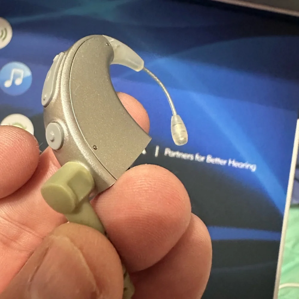 Advanced bionics cochlear Naída CI Sound Processor - Silver Q90